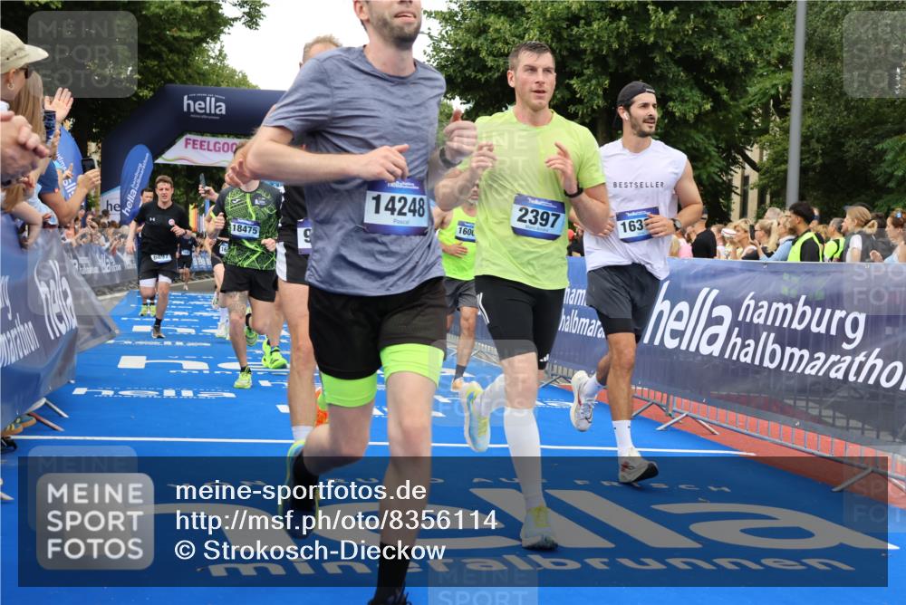 29.06.2025 - hella hamburg halbmarathon Strokosch-Dieckow http://msf.ph/oto/8356114 29.06.2025 10:52:10 Ziel 1482, 2397, 2595, 4419, 4837, 5032, 5087, 5093, 5378, 5482, 6164, 6897, 7732, 7896, 9074, 9082, 12135, 12580, 13726, 14248, 14300, 15275, 15446, 15829, 16003, 16179, 16320, 16591, 16666, 17033, 17130, 18475, 18801 meine-sportfotos.de