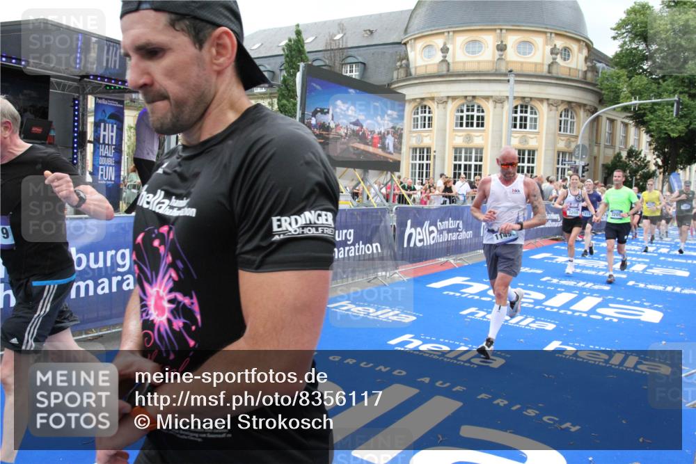 29.06.2025 - hella hamburg halbmarathon Michael Strokosch http://msf.ph/oto/8356117 29.06.2025 10:54:09 Ziel 1151, 1410, 3208, 3209, 5638, 6294, 6356, 6581, 8390, 9032, 9791, 11499, 12379, 13397, 13794, 16871, 17348, 18308 meine-sportfotos.de