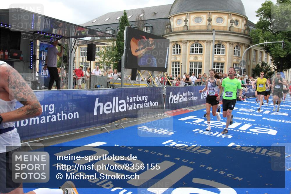 29.06.2025 - hella hamburg halbmarathon Michael Strokosch http://msf.ph/oto/8356155 29.06.2025 10:54:11 Ziel 1410, 3208, 3209, 3898, 5638, 6294, 6443, 6581, 8390, 9032, 9791, 11499, 12213, 12379, 13397, 13794, 15524, 16780, 16871 meine-sportfotos.de
