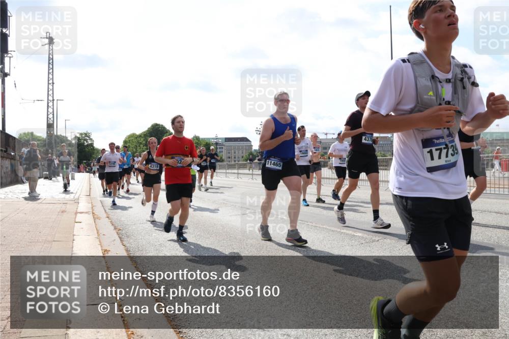 29.06.2025 - hella hamburg halbmarathon Lena Gebhardt http://msf.ph/oto/8356160 29.06.2025 10:01:24 Lombardsbrücke 11465, 32, 0000, 4319, 4370, 17739, 1130, 1329, 1387, 1420, 1653, 1722, 1724, 1726, 2006, 2091, 2167, 2354, 2363, 2490, 2591, 2936, 2957, 3039, 3199, 3425, 3625, 3663, 3740, 4068, 4238, 4249, 4319, 4322, 4370, 4649, 4663, 4708, 5547, 5570, 5675, 5870, 6087, 6147, 6281, 0000, 6302, 6487, 6531, 6591, 6835, 6921, 6924, 7287, 7658, 7757, 7759, 7761, 7846, 8030, 8045, 8046, 8191, 8326, 8392, 8578, 8691, 8822, 8926, 9932, 10188, 10281, 10301, 10383, 10576, 10915, 11043, 11465 meine-sportfotos.de