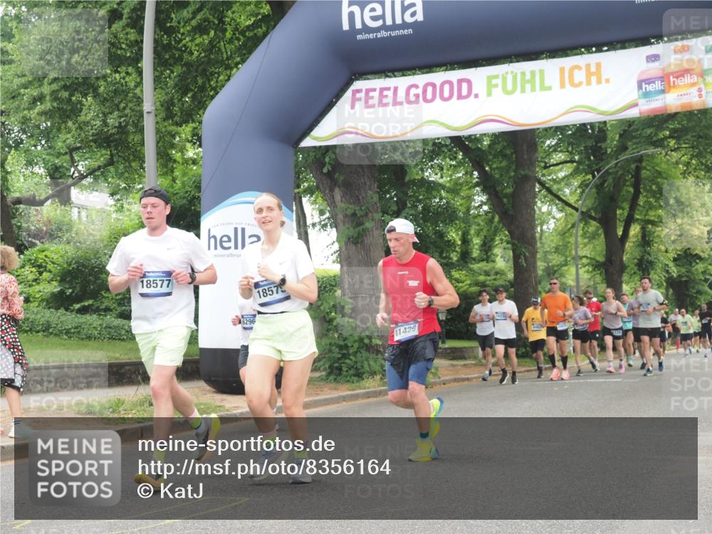 29.06.2025 - hella hamburg halbmarathon KatJ http://msf.ph/oto/8356164 29.06.2025 10:51:51 Zwischen KM18-KM19 2936, 6714 meine-sportfotos.de