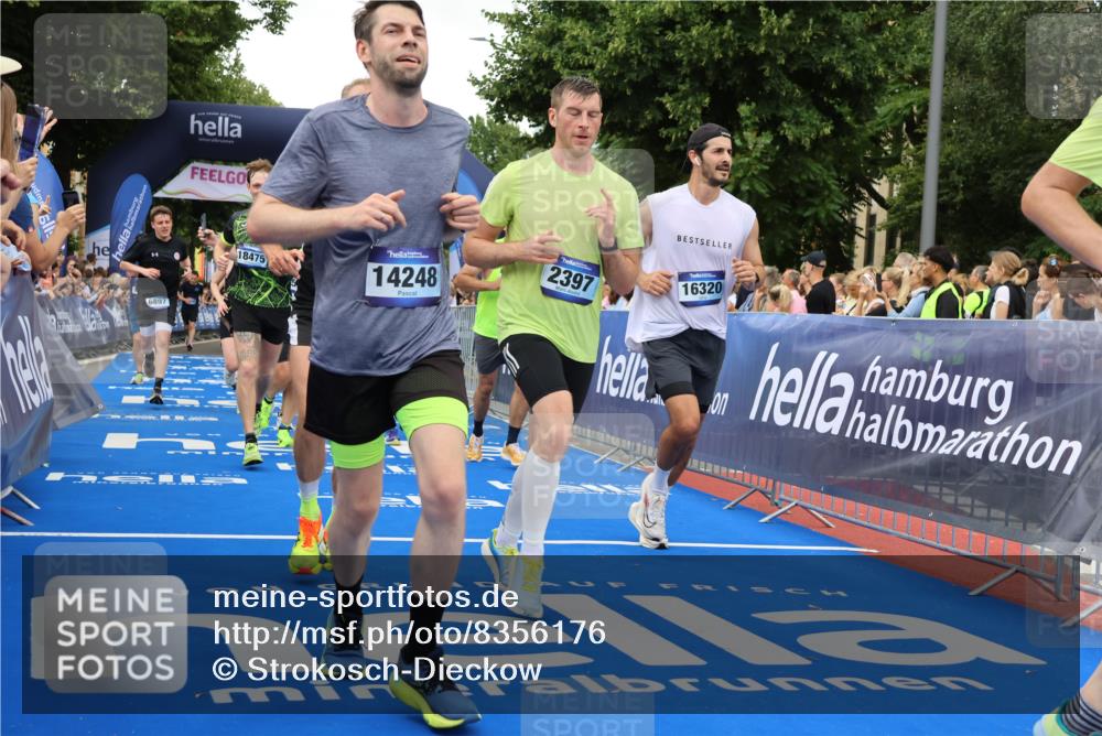 29.06.2025 - hella hamburg halbmarathon Strokosch-Dieckow http://msf.ph/oto/8356176 29.06.2025 10:52:10 Ziel 1482, 2397, 2595, 4419, 4837, 5032, 5087, 5093, 5378, 5482, 6164, 6897, 7732, 7896, 9074, 9082, 12135, 12580, 13726, 14248, 14300, 15275, 15446, 15829, 16003, 16179, 16320, 16591, 16666, 17033, 17130, 18475, 18801 meine-sportfotos.de