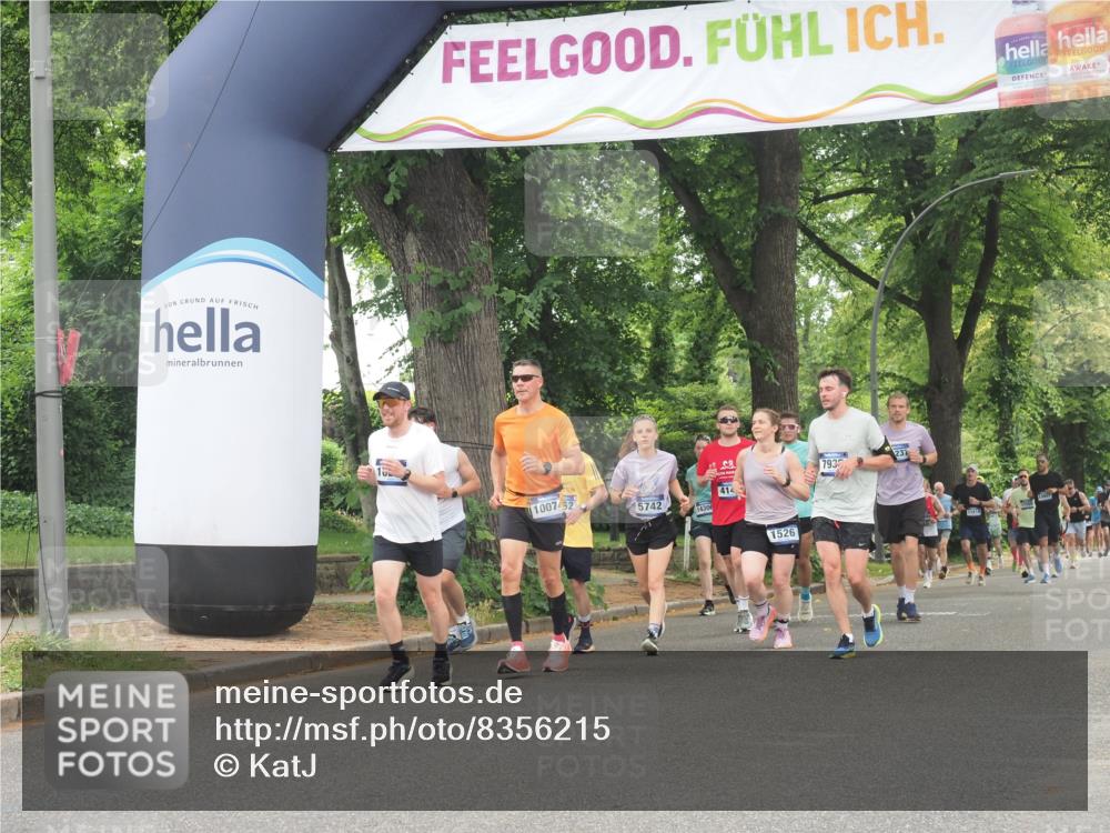 29.06.2025 - hella hamburg halbmarathon KatJ http://msf.ph/oto/8356215 29.06.2025 10:51:54 Zwischen KM18-KM19 1526, 2936, 5742, 0000, 6462, 7935 meine-sportfotos.de