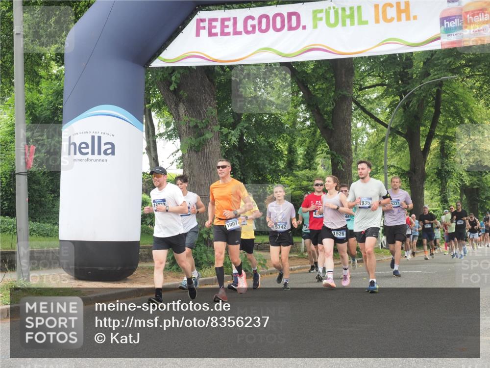 29.06.2025 - hella hamburg halbmarathon KatJ http://msf.ph/oto/8356237 29.06.2025 10:51:54 Zwischen KM18-KM19 1526, 2936, 5742, 0000, 6462, 7935 meine-sportfotos.de