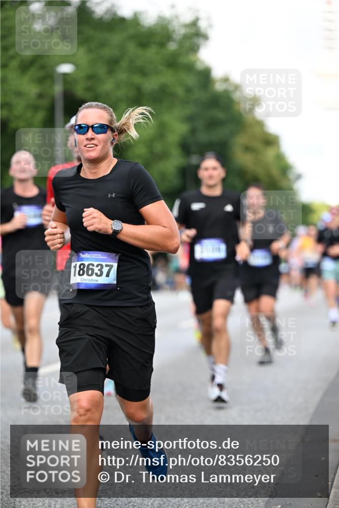 29.06.2025 - hella hamburg halbmarathon Dr. Thomas Lammeyer http://msf.ph/oto/8356250 29.06.2025 09:56:24 Kennedybrücke 1070, 1220, 1415, 1468, 1613, 1782, 2189, 2233, 3098, 3109, 3124, 3917, 3928, 4080, 4277, 4497, 4691, 4981, 5476, 5477, 6152, 6716, 7005, 7067, 7093, 7191, 7325, 7432, 7451, 7599, 7843, 7865, 7961, 8467, 8664, 8694, 9081, 9213, 9540, 10000, 10099, 10251, 10750, 10796, 11346 meine-sportfotos.de