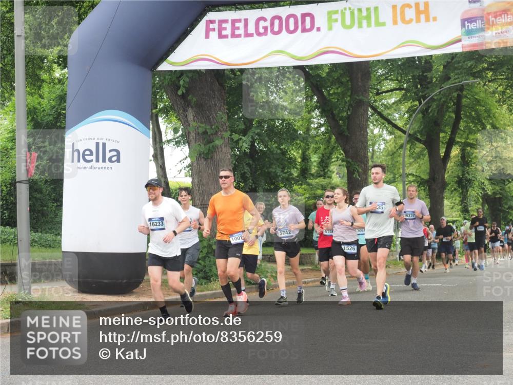 29.06.2025 - hella hamburg halbmarathon KatJ http://msf.ph/oto/8356259 29.06.2025 10:51:54 Zwischen KM18-KM19 1526, 2936, 5742, 0000, 6462, 7935 meine-sportfotos.de