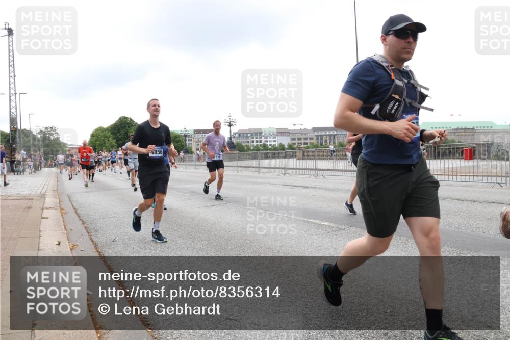 29.06.2025 - hella hamburg halbmarathon Lena Gebhardt http://msf.ph/oto/8356314 29.06.2025 10:48:05 Lombardsbrücke 4856, 1045, 1157, 1174, 1175, 1246, 1392, 1618, 1639, 1645, 1701, 1926, 2037, 2163, 2197, 2418, 2491, 2545, 2650, 2704, 2756, 2790, 2958, 3049, 3320, 3468, 3504, 3679, 3933, 4327, 4423, 4588, 4856, 5585, 5781, 5886, 5952, 6143, 7240, 7393, 7394, 7427, 7532, 7916, 7970, 8077, 8310, 8521, 8550, 8774, 8948, 9356, 9687, 9696, 9697, 9775, 9921, 10145, 10658, 10777, 10794, 10991, 11548, 11742, 11781, 11802, 11909, 12431 meine-sportfotos.de