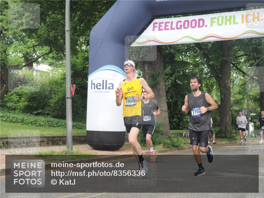 29.06.2025 - hella hamburg halbmarathon KatJ http://msf.ph/oto/8356336 29.06.2025 10:21:55 Zwischen KM18-KM19 1707, 1990, 4463, 4679 meine-sportfotos.de