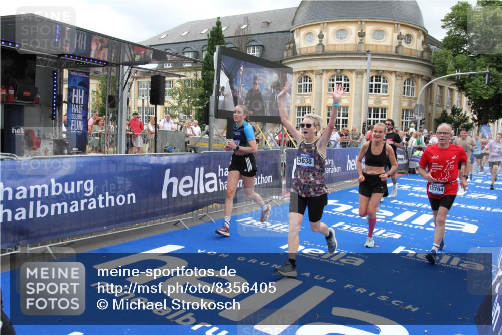29.06.2025 - hella hamburg halbmarathon Michael Strokosch http://msf.ph/oto/8356405 29.06.2025 10:54:14 Ziel 1410, 3177, 3208, 3209, 3898, 5638, 6082, 6084, 6294, 6443, 6581, 8390, 9791, 12213, 13033, 13397, 13794, 15169, 15524, 16780, 16871 meine-sportfotos.de