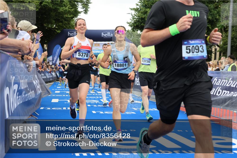 29.06.2025 - hella hamburg halbmarathon Strokosch-Dieckow http://msf.ph/oto/8356428 29.06.2025 10:52:09 Ziel 1482, 2397, 2595, 4419, 4837, 5032, 5087, 5093, 5378, 5482, 6897, 7732, 9074, 9082, 12135, 12580, 13726, 14248, 14300, 15275, 15506, 15829, 16003, 16179, 16320, 16591, 16666, 17033, 17130, 18475, 18801 meine-sportfotos.de