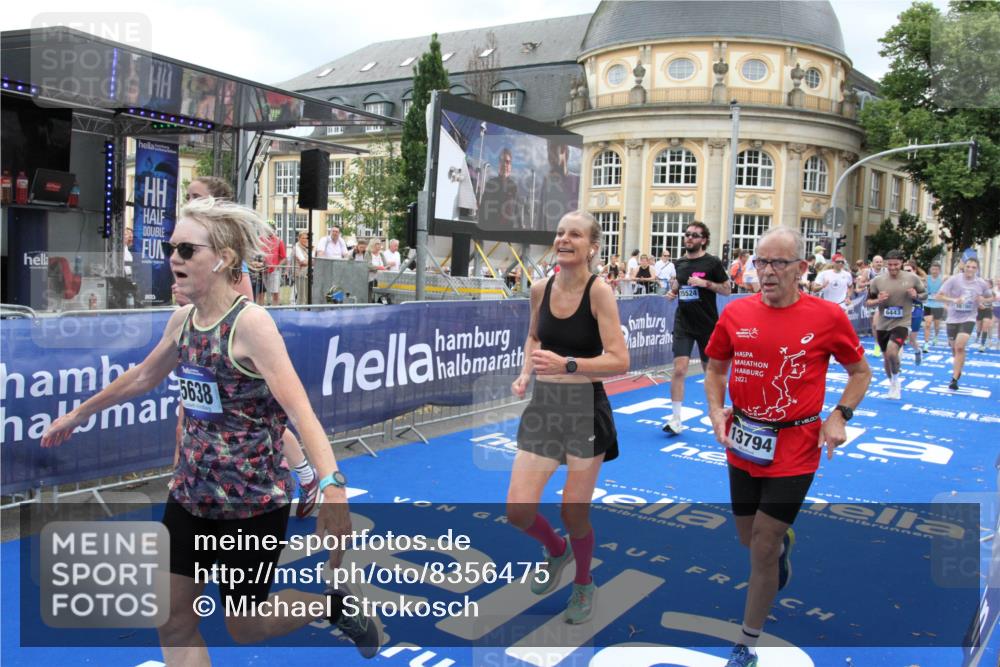 29.06.2025 - hella hamburg halbmarathon Michael Strokosch http://msf.ph/oto/8356475 29.06.2025 10:54:15 Ziel 3103, 3177, 3861, 3898, 5638, 6082, 6084, 6294, 6443, 6581, 7274, 8390, 9791, 12213, 13033, 13397, 13794, 15169, 15524, 16527, 16780, 16871 meine-sportfotos.de
