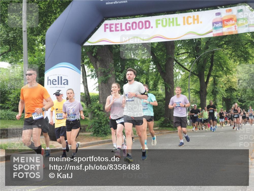 29.06.2025 - hella hamburg halbmarathon KatJ http://msf.ph/oto/8356488 29.06.2025 10:51:56 Zwischen KM18-KM19 1526, 2936, 4146, 5742, 0000, 6462, 7935 meine-sportfotos.de