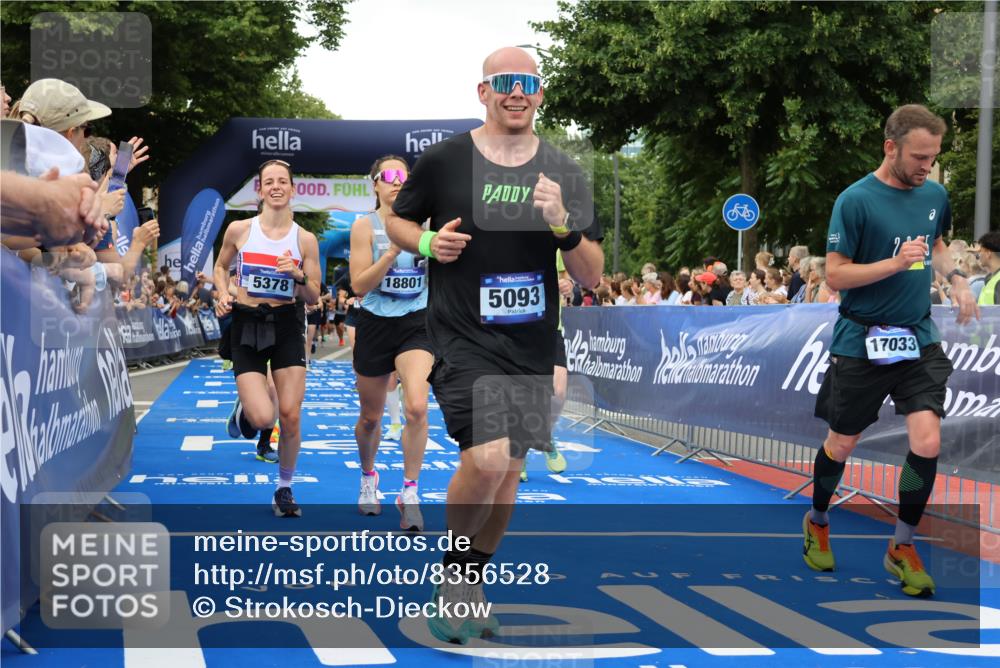 29.06.2025 - hella hamburg halbmarathon Strokosch-Dieckow http://msf.ph/oto/8356528 29.06.2025 10:52:08 Ziel 1482, 2397, 2595, 4837, 5032, 5087, 5093, 5378, 5482, 6897, 7732, 9074, 9082, 12135, 12580, 13726, 14248, 14300, 15275, 15506, 15829, 16003, 16179, 16320, 16591, 16666, 17033, 17130, 18475, 18801 meine-sportfotos.de