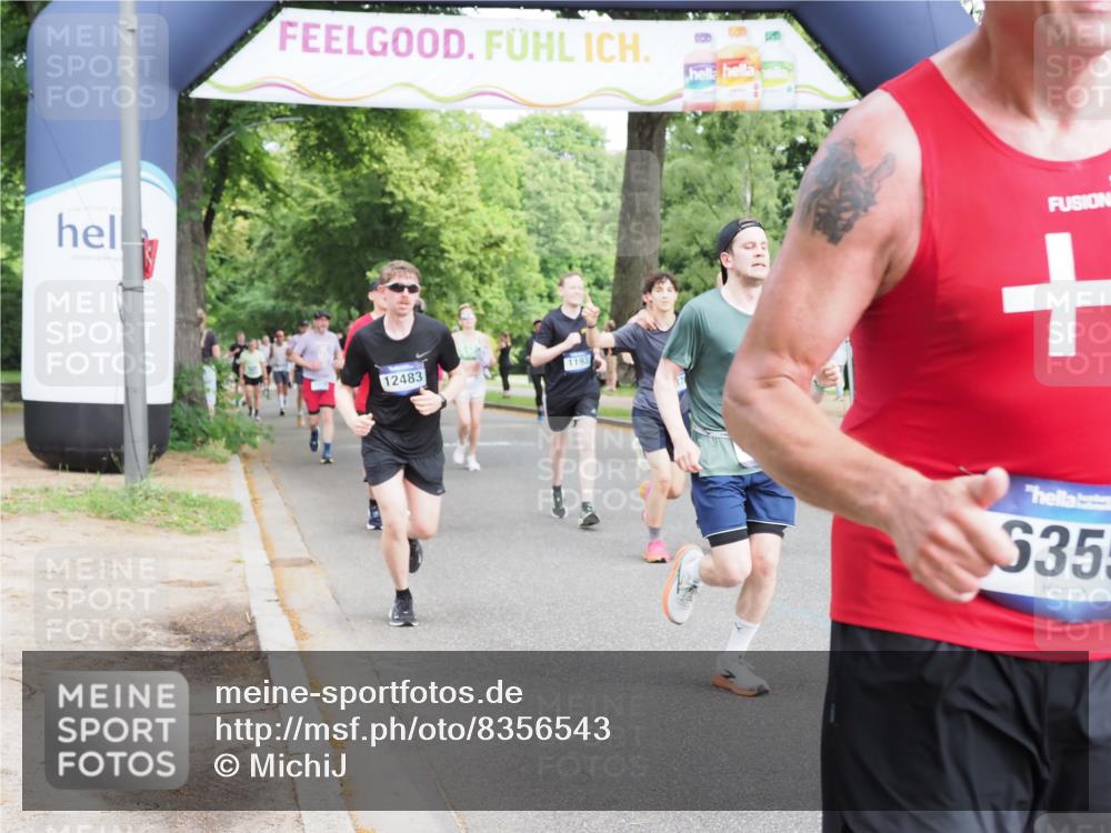29.06.2025 - hella hamburg halbmarathon MichiJ http://msf.ph/oto/8356543 29.06.2025 10:42:02 Zwischen KM18-KM19 1193, 1506, 2448, 3652, 4231, 4897, 6355, 6356, 7221, 8223, 10368, 10376, 12483, 15389, 15818, 16879, 18031, 18181, 19000 meine-sportfotos.de