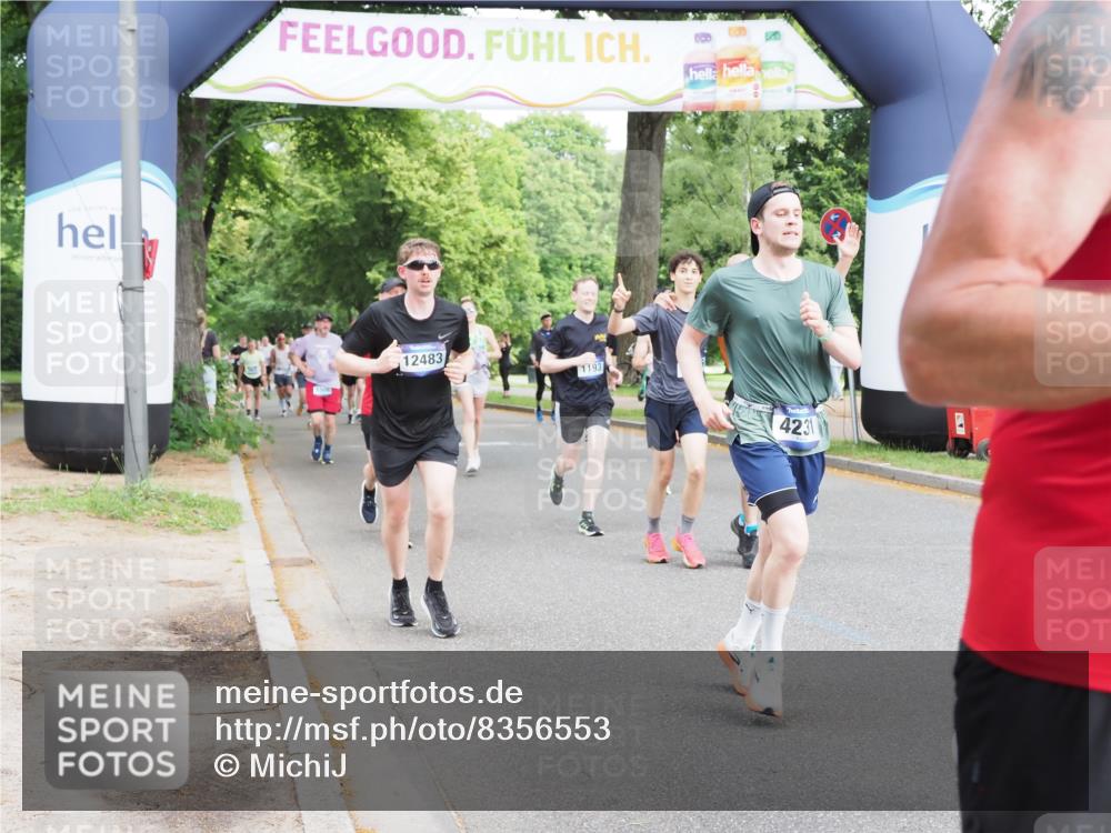 29.06.2025 - hella hamburg halbmarathon MichiJ http://msf.ph/oto/8356553 29.06.2025 10:42:02 Zwischen KM18-KM19 1193, 1506, 2448, 3652, 4231, 4897, 6355, 6356, 7221, 8223, 10368, 10376, 12483, 15389, 15818, 16879, 18031, 18181, 19000 meine-sportfotos.de