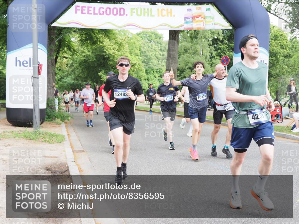29.06.2025 - hella hamburg halbmarathon MichiJ http://msf.ph/oto/8356595 29.06.2025 10:42:02 Zwischen KM18-KM19 1193, 1506, 2448, 3652, 4231, 4897, 6355, 6356, 7221, 8223, 10368, 10376, 12483, 15389, 15818, 16879, 18031, 18181, 19000 meine-sportfotos.de