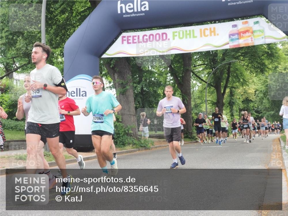 29.06.2025 - hella hamburg halbmarathon KatJ http://msf.ph/oto/8356645 29.06.2025 10:51:57 Zwischen KM18-KM19 1526, 4146, 5742, 0000, 6462, 7935 meine-sportfotos.de