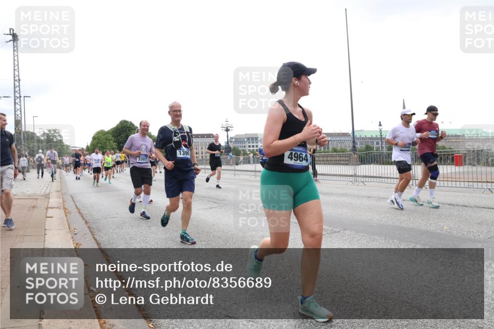 29.06.2025 - hella hamburg halbmarathon Lena Gebhardt http://msf.ph/oto/8356689 29.06.2025 10:39:02 Lombardsbrücke 3307, 1390, 4964, 0604, 10554, 56, 1232, 1390, 1451, 1760, 1856, 2092, 2524, 2534, 2571, 2574, 2576, 2660, 2693, 2843, 2893, 2998, 3216, 3275, 3307, 3323, 3726, 3727, 3745, 3927, 4028, 4257, 4259, 4260, 4316, 4320, 4410, 4523, 4659, 4882, 4964, 5913, 6062, 6112, 6611, 6695, 6696, 6875, 7148, 7263, 7341, 7506, 7589, 7815, 7849, 8243, 8367, 8457, 8783, 9420, 9446, 9708, 9974, 9977, 10001, 10072, 10315, 10516, 10554, 13060 meine-sportfotos.de