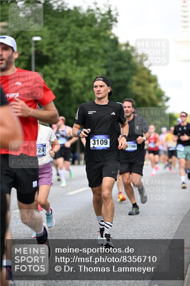 29.06.2025 - hella hamburg halbmarathon Dr. Thomas Lammeyer http://msf.ph/oto/8356710 29.06.2025 09:56:25 Kennedybrücke 1070, 1220, 1415, 1468, 1613, 1782, 2189, 2233, 3021, 3098, 3109, 3124, 3917, 3928, 4080, 4277, 4497, 4691, 4933, 4981, 5476, 5477, 5682, 6152, 6716, 7005, 7067, 7093, 7191, 7325, 7432, 7451, 7599, 7843, 7865, 7961, 8467, 8664, 8694, 8722, 9081, 9213, 9540, 10000, 10099, 10251, 10750, 10796, 10969, 11346 meine-sportfotos.de