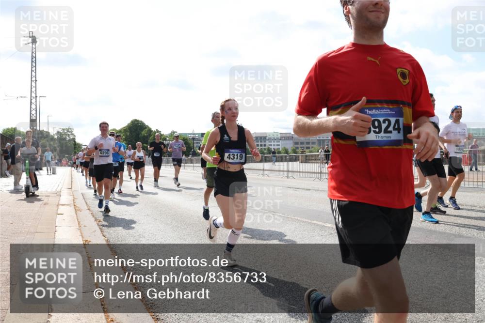 29.06.2025 - hella hamburg halbmarathon Lena Gebhardt http://msf.ph/oto/8356733 29.06.2025 10:01:25 Lombardsbrücke 0000, 4319, 924, 1900, 1130, 1329, 1387, 1420, 1653, 1722, 1724, 1726, 1729, 2006, 2091, 2167, 2354, 2363, 2490, 2591, 2936, 2957, 3039, 3199, 3425, 3625, 3663, 3740, 4068, 4238, 4249, 4319, 4322, 4370, 4649, 4663, 4708, 5547, 5570, 5675, 6087, 6147, 6281, 0000, 6302, 6487, 6531, 6591, 6835, 6921, 6924, 7287, 7658, 7757, 7759, 7846, 8030, 8045, 8046, 8191, 8326, 8392, 8578, 8691, 8822, 8926, 9932, 10188, 10281, 10301, 10383, 10576, 10915, 11043, 11465 meine-sportfotos.de