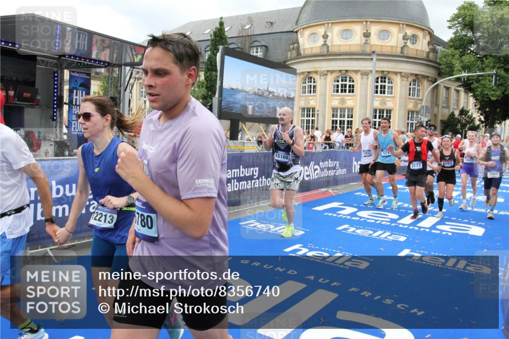29.06.2025 - hella hamburg halbmarathon Michael Strokosch http://msf.ph/oto/8356740 29.06.2025 10:54:19 Ziel 3103, 3177, 3861, 3898, 6082, 6084, 6443, 7274, 8223, 11430, 12213, 13033, 13803, 15169, 15524, 16527, 16574, 16750, 16780, 16879, 17087 meine-sportfotos.de