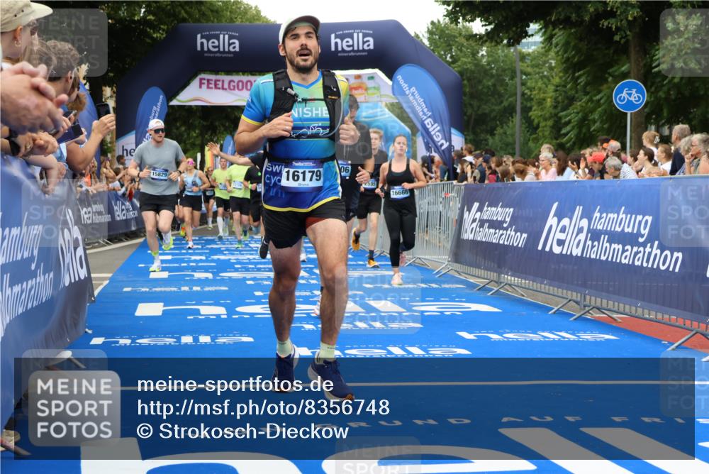 29.06.2025 - hella hamburg halbmarathon Strokosch-Dieckow http://msf.ph/oto/8356748 29.06.2025 10:52:03 Ziel 1482, 2397, 2595, 4033, 5093, 5336, 5378, 6390, 6897, 7130, 7409, 7724, 7732, 8413, 8977, 9082, 10057, 12580, 13726, 14248, 15356, 15506, 15829, 16179, 16320, 16666, 17033, 17978, 18801, 18869 meine-sportfotos.de