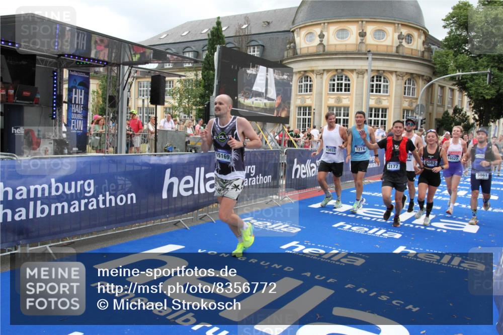 29.06.2025 - hella hamburg halbmarathon Michael Strokosch http://msf.ph/oto/8356772 29.06.2025 10:54:19 Ziel 3103, 3177, 3861, 3898, 6082, 6084, 6443, 7274, 8223, 11430, 12213, 13033, 13803, 15169, 15524, 16527, 16574, 16750, 16780, 16879, 17087 meine-sportfotos.de