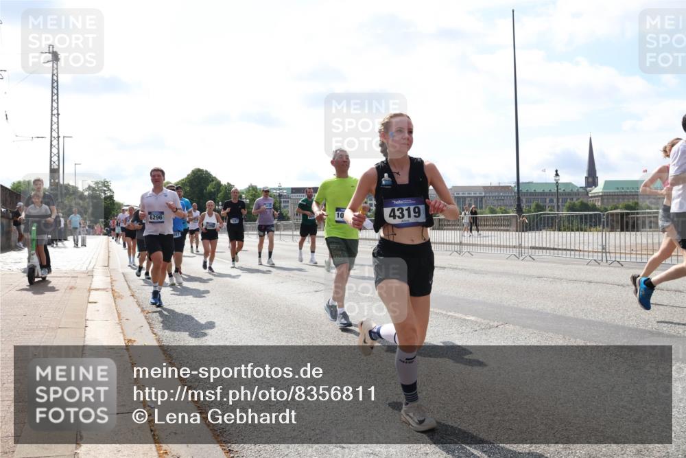 29.06.2025 - hella hamburg halbmarathon Lena Gebhardt http://msf.ph/oto/8356811 29.06.2025 10:01:25 Lombardsbrücke 3425, 0000, 10, 4319, 1130, 1329, 1387, 1420, 1653, 1722, 1724, 1726, 1729, 2006, 2091, 2167, 2354, 2363, 2490, 2591, 2936, 2957, 3039, 3199, 3425, 3625, 3663, 3740, 4068, 4238, 4249, 4319, 4322, 4370, 4649, 4663, 4708, 5547, 5570, 5675, 6087, 6147, 6281, 0000, 6302, 6487, 6531, 6591, 6835, 6921, 6924, 7287, 7658, 7757, 7759, 7846, 8030, 8045, 8046, 8191, 8326, 8392, 8578, 8691, 8822, 8926, 9932, 10188, 10281, 10301, 10383, 10576, 10915, 11043, 11465 meine-sportfotos.de