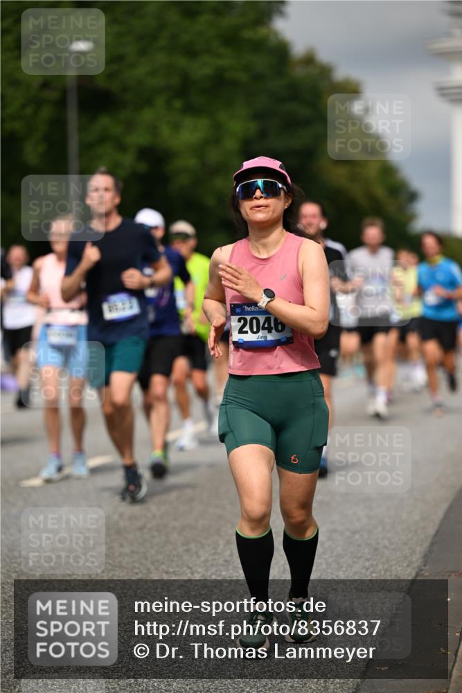 29.06.2025 - hella hamburg halbmarathon Dr. Thomas Lammeyer http://msf.ph/oto/8356837 29.06.2025 10:18:51 Kennedybrücke 1296, 1379, 1575, 1728, 1745, 2046, 2281, 2690, 3454, 3507, 3509, 3691, 4495, 4641, 5608, 5800, 5981, 6181, 6317, 6710, 6724, 7195, 7439, 7446, 7447, 7881, 8239, 8256, 8275, 8522, 8563, 8755, 8854, 8892, 9709, 9975, 10589, 10717, 10858, 11271 meine-sportfotos.de