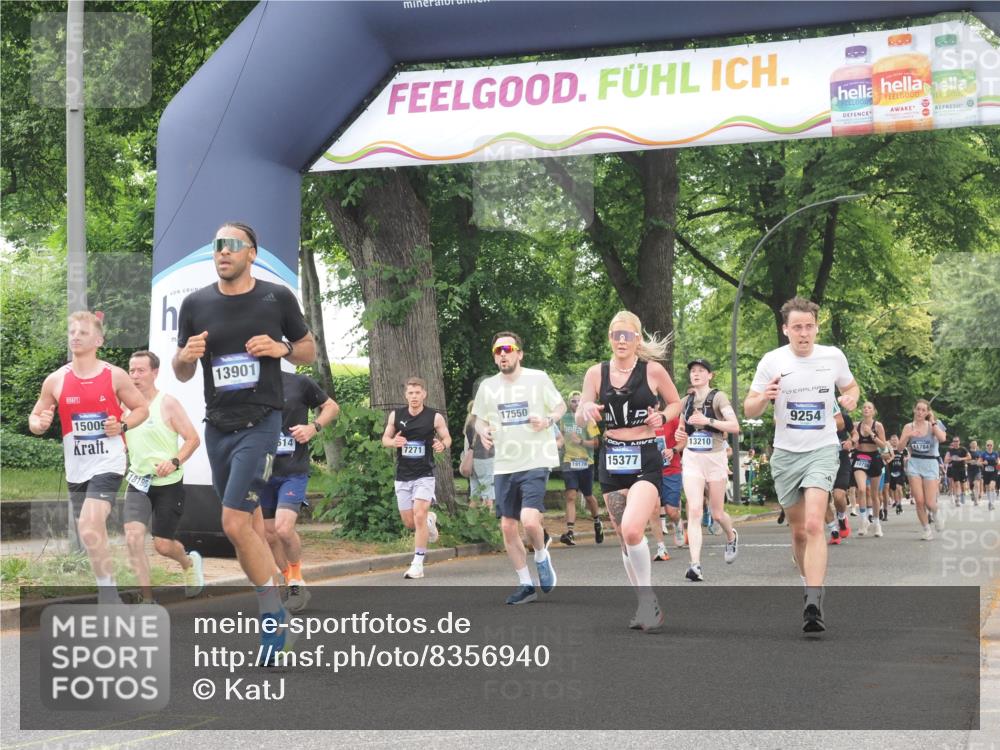 29.06.2025 - hella hamburg halbmarathon KatJ http://msf.ph/oto/8356940 29.06.2025 10:52:02 Zwischen KM18-KM19 1526, 4146, 4613, 7271, 7935 meine-sportfotos.de