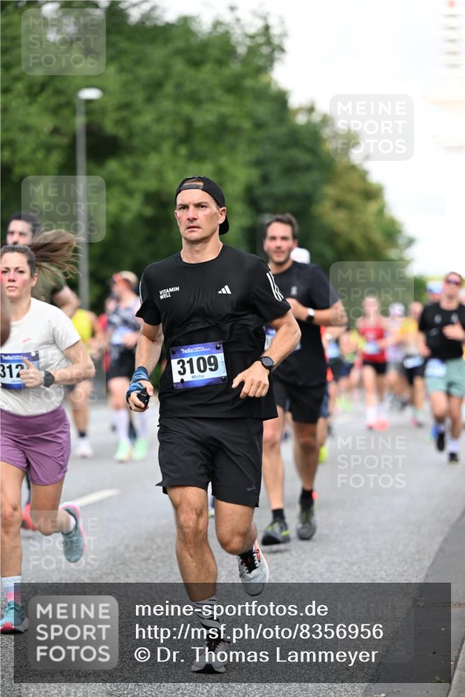 29.06.2025 - hella hamburg halbmarathon Dr. Thomas Lammeyer http://msf.ph/oto/8356956 29.06.2025 09:56:25 Kennedybrücke 1070, 1220, 1415, 1468, 1613, 1782, 2189, 2233, 3021, 3098, 3109, 3124, 3917, 3928, 4080, 4277, 4497, 4691, 4933, 4981, 5476, 5477, 5682, 6152, 6716, 7005, 7067, 7093, 7191, 7325, 7432, 7451, 7599, 7843, 7865, 7961, 8467, 8664, 8694, 8722, 9081, 9213, 9540, 10000, 10099, 10251, 10750, 10796, 10969, 11346 meine-sportfotos.de