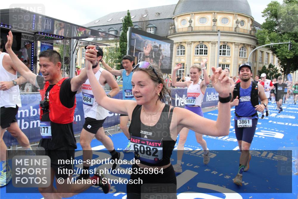 29.06.2025 - hella hamburg halbmarathon Michael Strokosch http://msf.ph/oto/8356964 29.06.2025 10:54:21 Ziel 1267, 3103, 3177, 3861, 6082, 6084, 6512, 7274, 8223, 11430, 13033, 13289, 13803, 15169, 15946, 16527, 16574, 16750, 16879, 17087, 17698, 18268 meine-sportfotos.de
