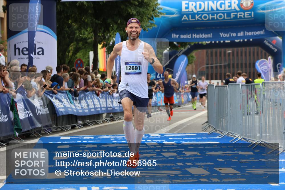 29.06.2025 - hella hamburg halbmarathon Strokosch-Dieckow http://msf.ph/oto/8356965 29.06.2025 10:30:17 Ziel 8323, 10173, 12691 meine-sportfotos.de