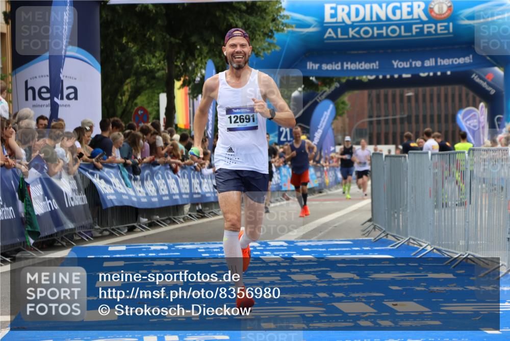 29.06.2025 - hella hamburg halbmarathon Strokosch-Dieckow http://msf.ph/oto/8356980 29.06.2025 10:30:17 Ziel 8323, 10173, 12691 meine-sportfotos.de