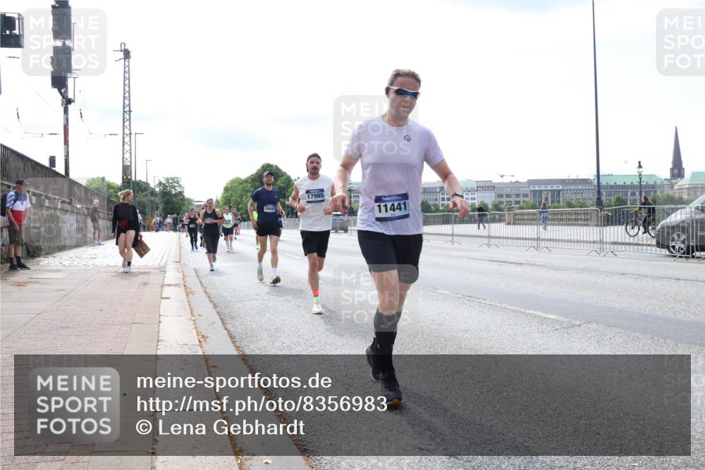 29.06.2025 - hella hamburg halbmarathon Lena Gebhardt http://msf.ph/oto/8356983 29.06.2025 10:13:56 Lombardsbrücke 10441, 17985, 11441, 1131, 1194, 1480, 1890, 2055, 2359, 2721, 2904, 2987, 4001, 4032, 4795, 4950, 4962, 5232, 5546, 5631, 5719, 6026, 6287, 6710, 6717, 6724, 7446, 7447, 7462, 7913, 8001, 8057, 8279, 8673, 9128, 9612, 9631, 9886, 10442, 10443, 10977, 11441, 11987, 12313, 12797, 12928, 12929, 12938, 13331, 13788, 13928, 15085, 15482, 15663, 15721, 15722, 15840, 16491, 17439, 17472, 17985, 18041, 18231, 18236, 18239 meine-sportfotos.de