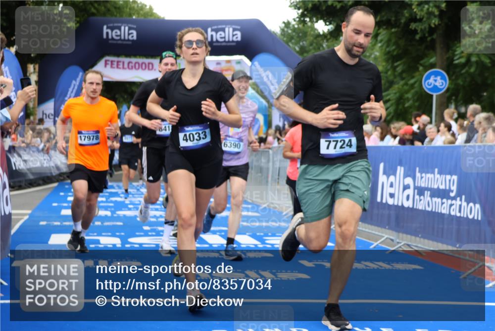 29.06.2025 - hella hamburg halbmarathon Strokosch-Dieckow http://msf.ph/oto/8357034 29.06.2025 10:51:58 Ziel 2818, 2823, 2880, 4033, 4297, 5102, 5336, 6390, 7130, 7409, 7724, 7732, 8413, 8856, 8977, 10057, 13799, 15356, 15506, 15690, 15829, 16179, 16666, 17815, 17962, 17978, 18869 meine-sportfotos.de