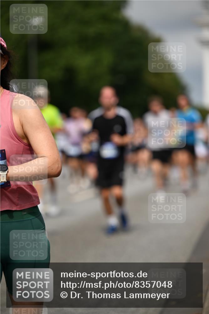 29.06.2025 - hella hamburg halbmarathon Dr. Thomas Lammeyer http://msf.ph/oto/8357048 29.06.2025 10:18:53 Kennedybrücke 1296, 1379, 1575, 1728, 1745, 2046, 2281, 2690, 3454, 3507, 3509, 3691, 4495, 4641, 5608, 5800, 5981, 6181, 6317, 6710, 6724, 7195, 7439, 7446, 7447, 7881, 8239, 8256, 8275, 8522, 8563, 8755, 8854, 8892, 9709, 9911, 9975, 10589, 10717, 10858, 11271 meine-sportfotos.de