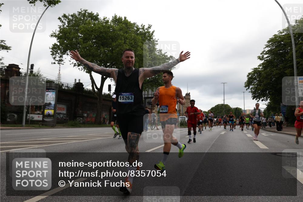 29.06.2025 - hella hamburg halbmarathon Yannick Fuchs http://msf.ph/oto/8357054 29.06.2025 10:53:04 20KM 1285, 1642, 1946, 1951, 2006, 2027, 2348, 2584, 2677, 2855, 2957, 2978, 3181, 3983, 4088, 4592, 5084, 5347, 5633, 6202, 6208, 6636, 6997, 7031, 7223, 7476, 8290, 8929, 9655, 10036, 10759, 10943, 11938, 12633, 13407, 13583, 14375, 14631, 14902, 14914, 15232, 15240, 15263, 15284, 15824, 16160, 16341, 16563, 16910, 17017, 17346, 17503, 17630, 18112, 18153, 18232, 18266, 18327, 18730, 18954, 19015, 19160 meine-sportfotos.de