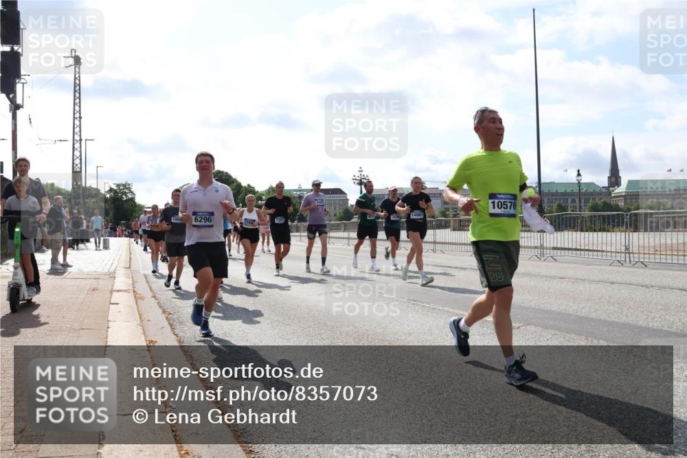 29.06.2025 - hella hamburg halbmarathon Lena Gebhardt http://msf.ph/oto/8357073 29.06.2025 10:01:26 Lombardsbrücke 166, 0000, 7287, 3425, 1829, 14867, 10576, 1130, 1329, 1387, 1420, 1464, 1653, 1722, 1724, 1726, 1729, 2006, 2091, 2167, 2354, 2363, 2490, 2591, 2806, 2936, 2957, 3039, 3199, 3425, 3625, 3663, 3740, 4068, 4238, 4249, 4319, 4322, 4370, 4649, 4663, 4708, 5547, 5570, 5675, 6087, 6147, 6281, 0000, 6302, 6487, 6531, 6591, 6835, 6921, 6924, 7287, 7658, 7846, 8030, 8045, 8046, 8191, 8392, 8578, 8691, 8822, 8926, 9932, 10188, 10281, 10301, 10383, 10576, 10915, 11043, 11465 meine-sportfotos.de