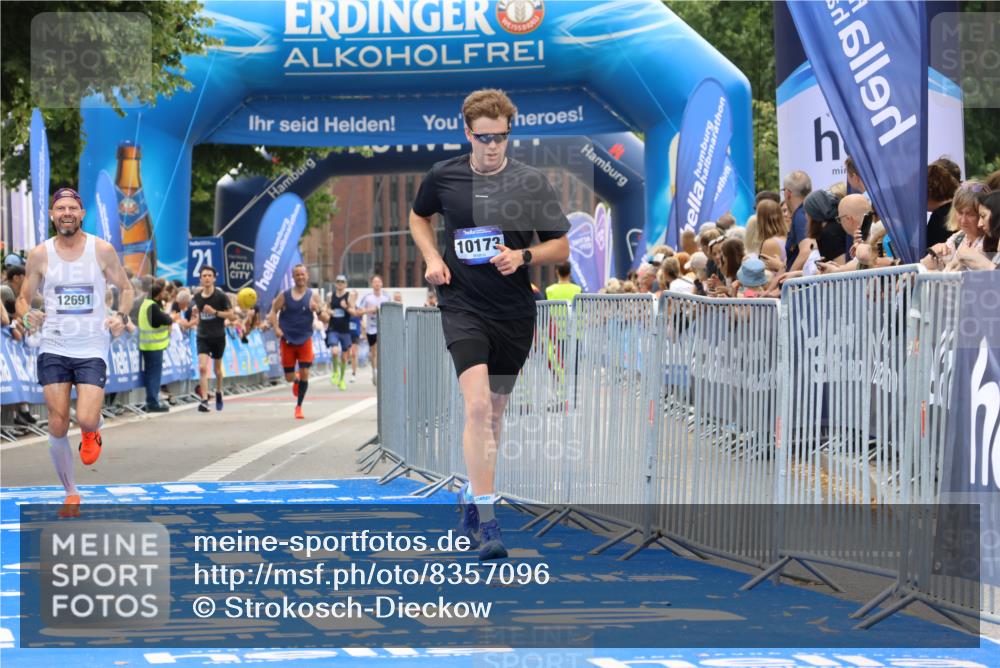 29.06.2025 - hella hamburg halbmarathon Strokosch-Dieckow http://msf.ph/oto/8357096 29.06.2025 10:30:15 Ziel 1758, 8323, 10173, 12691 meine-sportfotos.de