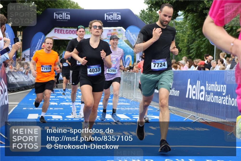 29.06.2025 - hella hamburg halbmarathon Strokosch-Dieckow http://msf.ph/oto/8357105 29.06.2025 10:51:58 Ziel 2818, 2823, 2880, 4033, 4297, 5102, 5336, 6390, 7130, 7409, 7724, 7732, 8413, 8856, 8977, 10057, 13799, 15356, 15506, 15690, 15829, 16179, 16666, 17815, 17962, 17978, 18869 meine-sportfotos.de