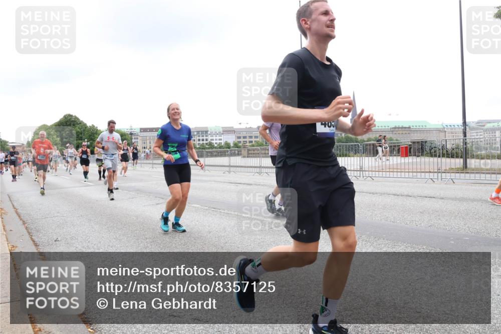 29.06.2025 - hella hamburg halbmarathon Lena Gebhardt http://msf.ph/oto/8357125 29.06.2025 10:48:07 Lombardsbrücke 1392, 19101, 403, 1045, 1157, 1174, 1175, 1246, 1392, 1618, 1639, 1645, 1701, 1926, 2037, 2163, 2195, 2197, 2418, 2475, 2491, 2545, 2650, 2704, 2756, 2790, 2909, 2958, 3049, 3320, 3468, 3504, 3679, 3933, 4327, 4588, 4856, 5585, 5781, 5886, 5952, 6143, 7240, 7393, 7394, 7427, 7532, 7916, 7970, 8077, 8310, 8521, 8774, 8948, 9356, 9687, 9696, 9697, 9775, 9921, 10145, 10658, 10777, 10794, 10991, 11548, 11742, 11781, 11802, 11909, 12431 meine-sportfotos.de