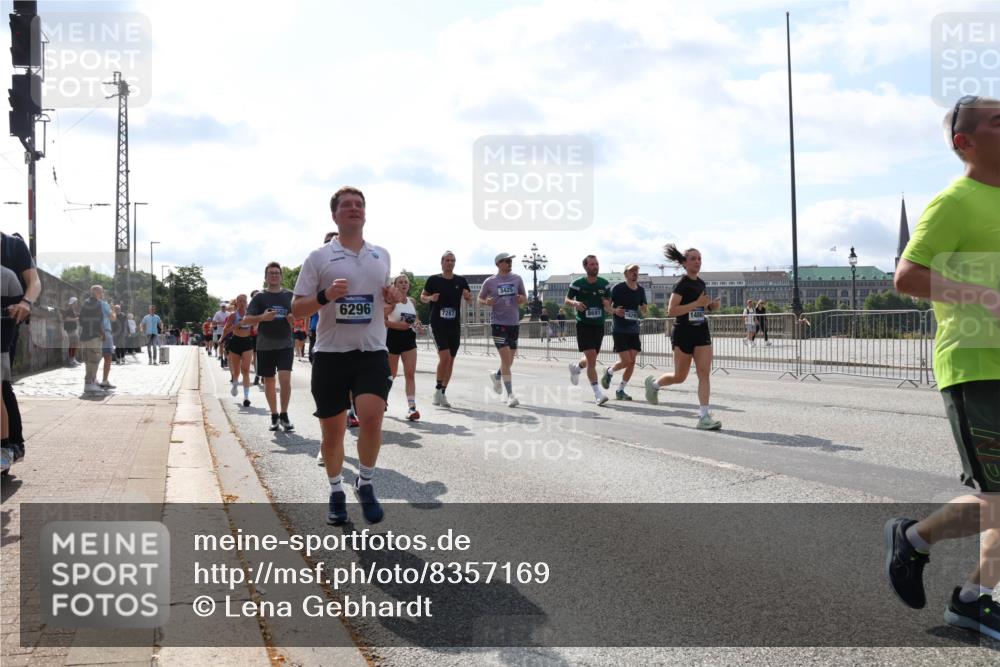 29.06.2025 - hella hamburg halbmarathon Lena Gebhardt http://msf.ph/oto/8357169 29.06.2025 10:01:26 Lombardsbrücke 0000, 7287, 3425, 8691, 1130, 1329, 1387, 1420, 1464, 1653, 1722, 1724, 1726, 1729, 2006, 2091, 2167, 2354, 2363, 2490, 2591, 2806, 2936, 2957, 3039, 3199, 3425, 3625, 3663, 3740, 4068, 4238, 4249, 4319, 4322, 4370, 4649, 4663, 4708, 5547, 5570, 5675, 6087, 6147, 6281, 0000, 6302, 6487, 6531, 6591, 6835, 6921, 6924, 7287, 7658, 7846, 8030, 8045, 8046, 8191, 8392, 8578, 8691, 8822, 8926, 9932, 10188, 10281, 10301, 10383, 10576, 10915, 11043, 11465 meine-sportfotos.de