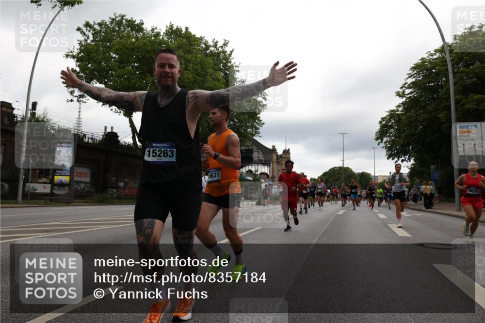 29.06.2025 - hella hamburg halbmarathon Yannick Fuchs http://msf.ph/oto/8357184 29.06.2025 10:53:05 20KM 1285, 1642, 1946, 1951, 2006, 2027, 2348, 2584, 2677, 2855, 2957, 2978, 3181, 3983, 4088, 4592, 5084, 5347, 5633, 6202, 6208, 6636, 6997, 7031, 7223, 7476, 8290, 8929, 9655, 10036, 10759, 10943, 11938, 12633, 13407, 13583, 14375, 14567, 14631, 14902, 14914, 14965, 15232, 15240, 15263, 15284, 15824, 16160, 16341, 16563, 16910, 17017, 17346, 17503, 17630, 18112, 18153, 18232, 18266, 18327, 18954, 19015, 19160 meine-sportfotos.de