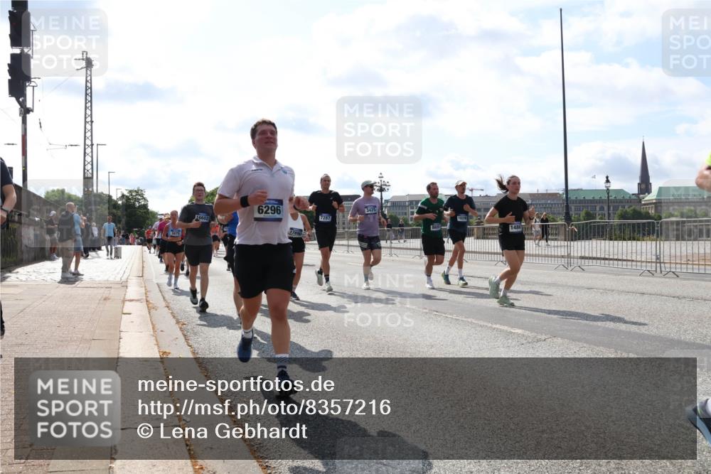29.06.2025 - hella hamburg halbmarathon Lena Gebhardt http://msf.ph/oto/8357216 29.06.2025 10:01:27 Lombardsbrücke 16602, 0000, 7287, 3425, 18290, 14861, 1130, 1329, 1387, 1420, 1464, 1653, 1722, 1724, 1726, 1729, 1940, 2006, 2091, 2167, 2354, 2363, 2490, 2591, 2806, 2936, 2957, 3039, 3199, 3425, 3625, 3663, 4068, 4238, 4249, 4319, 4322, 4370, 4649, 4663, 5547, 5570, 5675, 6087, 6281, 0000, 6302, 6487, 6531, 6591, 6835, 6921, 6924, 7287, 7658, 7846, 8030, 8045, 8046, 8191, 8392, 8578, 8691, 8822, 8926, 9932, 10188, 10281, 10301, 10383, 10576, 10915, 11043, 11465 meine-sportfotos.de