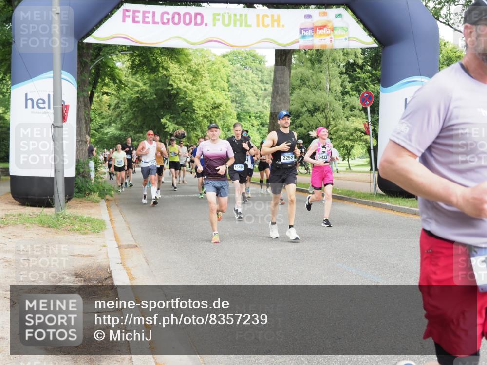 29.06.2025 - hella hamburg halbmarathon MichiJ http://msf.ph/oto/8357239 29.06.2025 10:42:07 Zwischen KM18-KM19 1193, 1506, 2252, 3652, 4231, 6355, 6433, 7221, 10368, 10376, 11499, 12483, 15484, 15854, 16879, 18181 meine-sportfotos.de