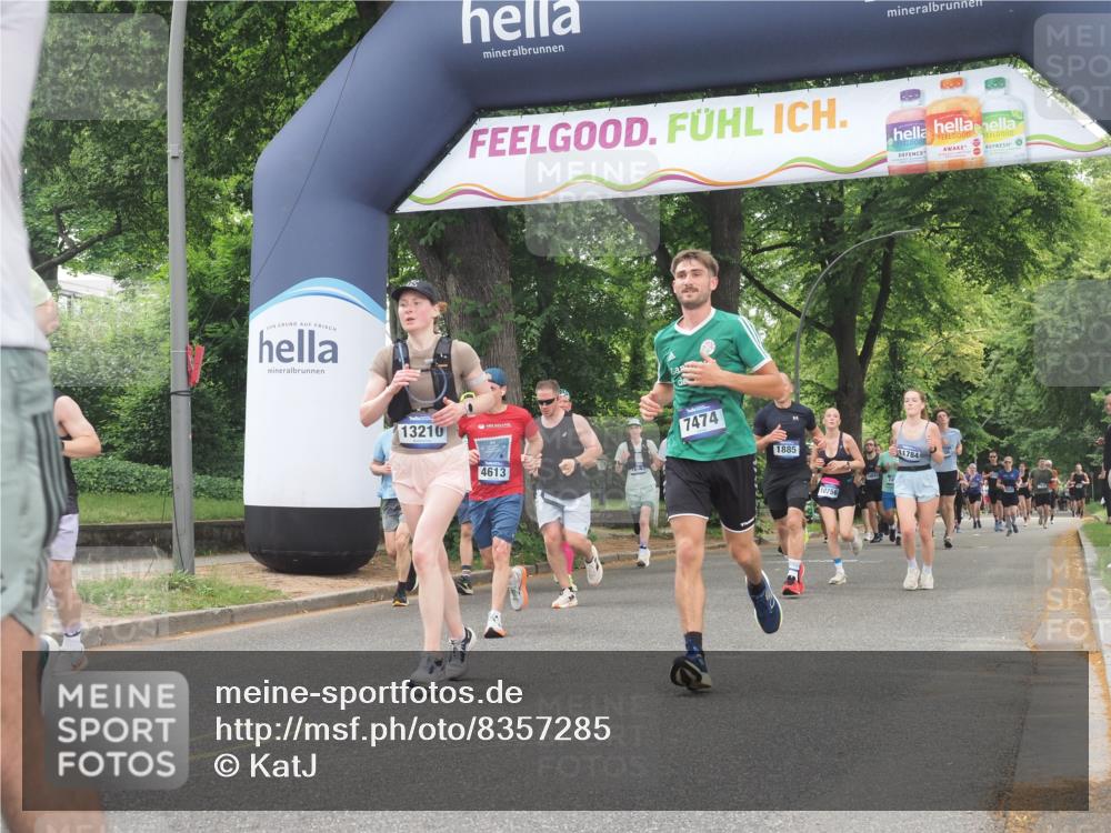 29.06.2025 - hella hamburg halbmarathon KatJ http://msf.ph/oto/8357285 29.06.2025 10:52:04 Zwischen KM18-KM19 1885, 4613, 7271, 7474 meine-sportfotos.de