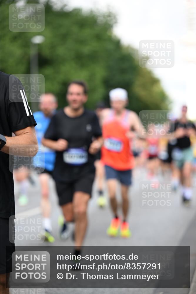 29.06.2025 - hella hamburg halbmarathon Dr. Thomas Lammeyer http://msf.ph/oto/8357291 29.06.2025 09:56:27 Kennedybrücke 1012, 1070, 1220, 1415, 1468, 1613, 1735, 1782, 2189, 2233, 2970, 3021, 3098, 3109, 3124, 3304, 3907, 3917, 3928, 4080, 4277, 4497, 4691, 4933, 4981, 5476, 5477, 5682, 6152, 6716, 7005, 7067, 7093, 7191, 7325, 7432, 7451, 7599, 7843, 7865, 7961, 8145, 8467, 8664, 8694, 8722, 9081, 9213, 9538, 9540, 10000, 10099, 10251, 10750, 10796, 10969, 11346 meine-sportfotos.de