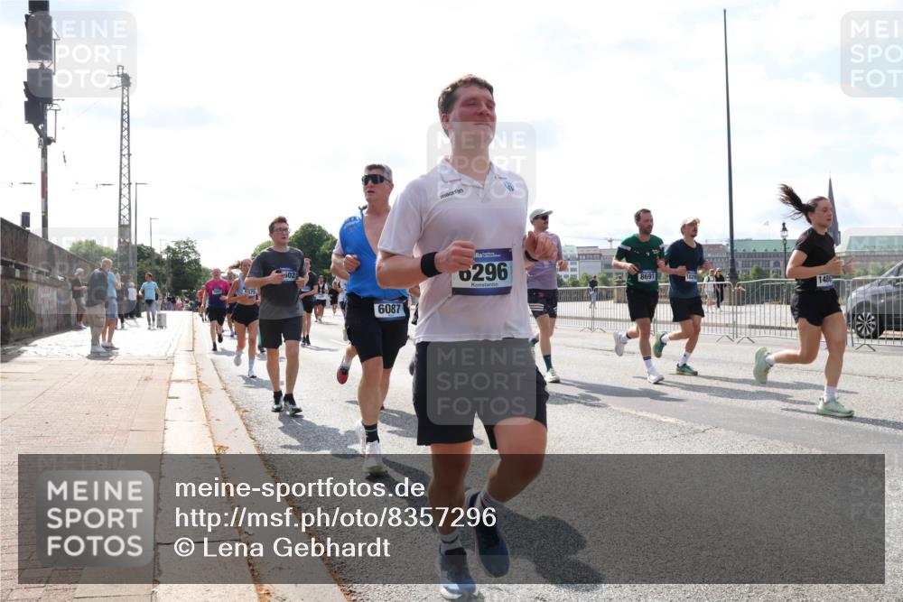 29.06.2025 - hella hamburg halbmarathon Lena Gebhardt http://msf.ph/oto/8357296 29.06.2025 10:01:27 Lombardsbrücke 5575, 602, 6087, 0000, 8691, 1486, 1130, 1329, 1387, 1420, 1464, 1653, 1722, 1724, 1726, 1729, 1940, 2006, 2091, 2167, 2354, 2363, 2490, 2591, 2806, 2936, 2957, 3039, 3199, 3425, 3625, 3663, 4068, 4238, 4249, 4319, 4322, 4370, 4649, 4663, 5547, 5570, 5675, 6087, 6281, 0000, 6302, 6487, 6531, 6591, 6835, 6921, 6924, 7287, 7658, 7846, 8030, 8045, 8046, 8191, 8392, 8578, 8691, 8822, 8926, 9932, 10188, 10281, 10301, 10383, 10576, 10915, 11043, 11465 meine-sportfotos.de