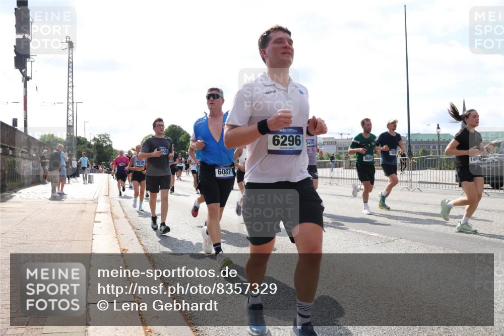 29.06.2025 - hella hamburg halbmarathon Lena Gebhardt http://msf.ph/oto/8357329 29.06.2025 10:01:27 Lombardsbrücke 5675, 02, 6087, 0000, 3425, 1829, 8691, 148, 88888, 1130, 1329, 1387, 1420, 1464, 1653, 1722, 1724, 1726, 1729, 1940, 2006, 2091, 2167, 2354, 2363, 2490, 2591, 2806, 2936, 2957, 3039, 3199, 3425, 3625, 3663, 4068, 4238, 4249, 4319, 4322, 4370, 4649, 4663, 5547, 5570, 5675, 6087, 6281, 0000, 6302, 6487, 6531, 6591, 6835, 6921, 6924, 7287, 7658, 7846, 8030, 8045, 8046, 8191, 8392, 8578, 8691, 8822, 8926, 9932, 10188, 10281, 10301, 10383, 10576, 10915, 11043, 11465 meine-sportfotos.de